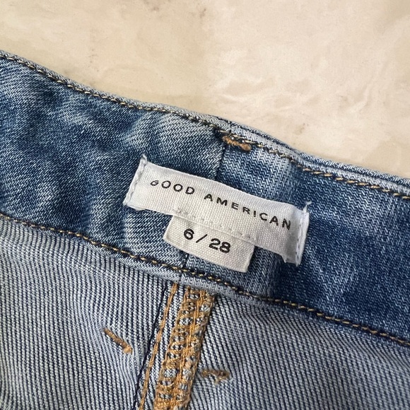 Good American Good Legs Cropped Mini Boot Jeans - Picture 2 of 9